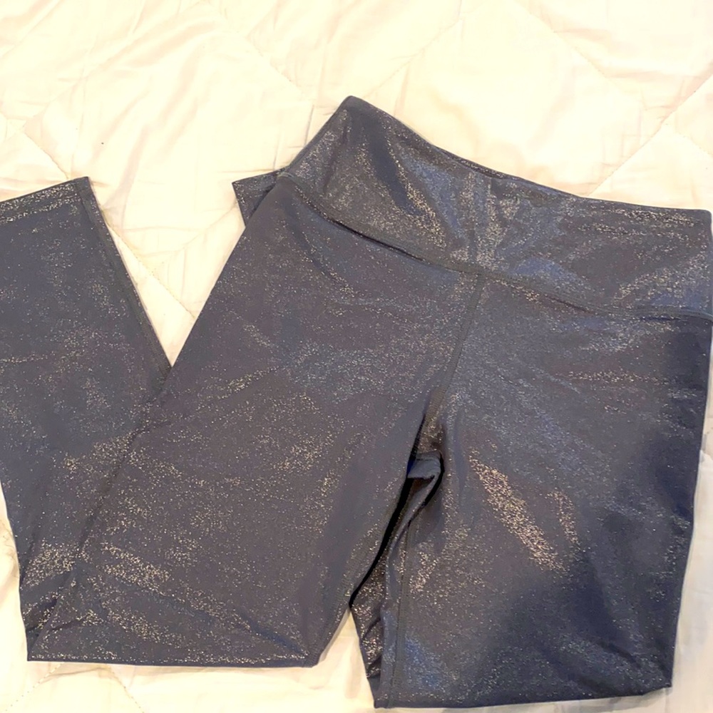 Glimmering silver Noli Yoga Leggings gently used. (Only worn a few times)
